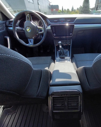 Skoda Superb cena 63000 przebieg: 238203, rok produkcji 2018 z Łazy małe 211